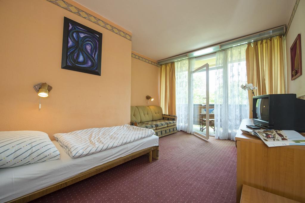Familia Hotel Balatonboglár Esterno foto